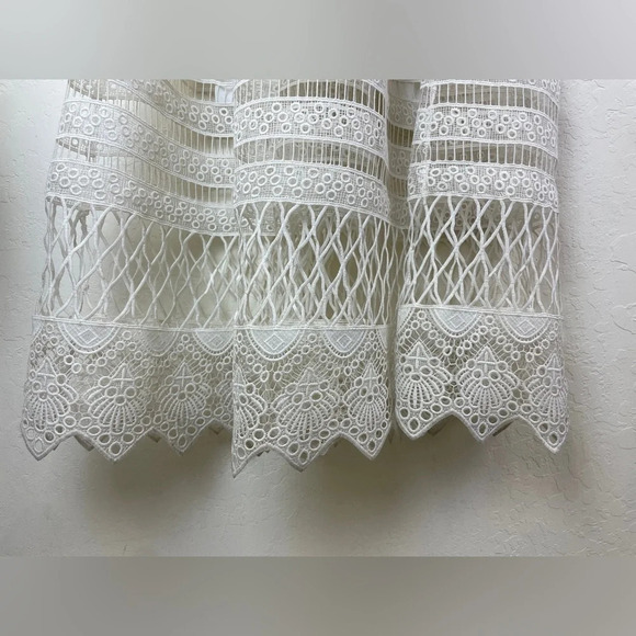 Alexis Alanna Short-Sleeve Lace Midi Dress, White in size XS - Picture 13 of 13